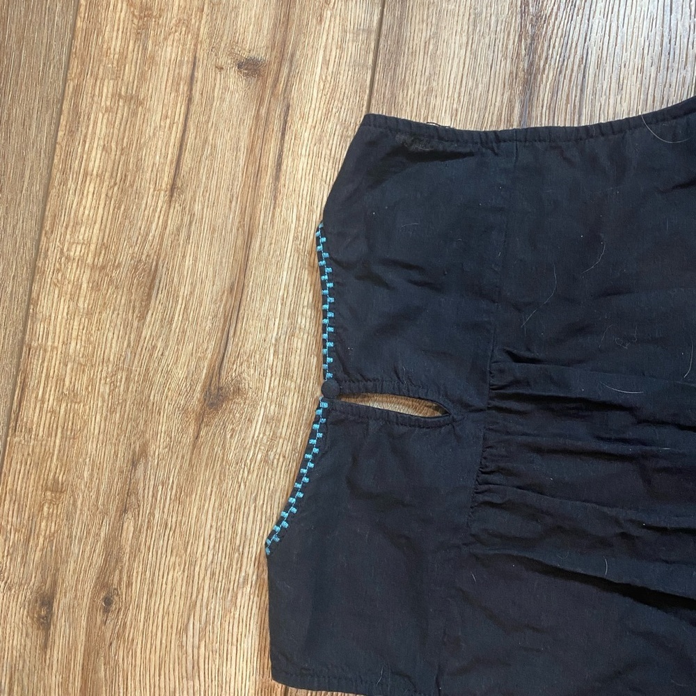 Andree black sleeveless linen blend top with Mexican Oaxacan embroidery - Picture 7 of 8